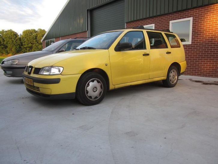 Seat Cordoba 1.4 Vario 16V 55KW 2001 Geel