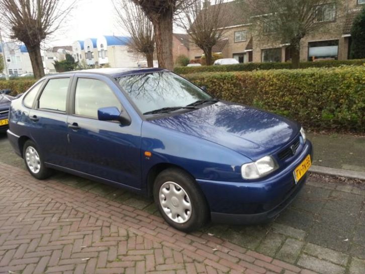 Seat Cordoba 1.6 55KW 1998 Blauw