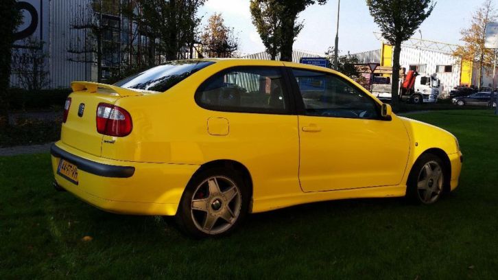 Seat Cordoba  IBIZA 1.8 20V 205pk cupra 2000 Geel