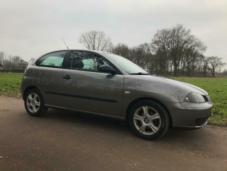 Seat Ibiza 1.4 16V 55KW 2004 Grijs