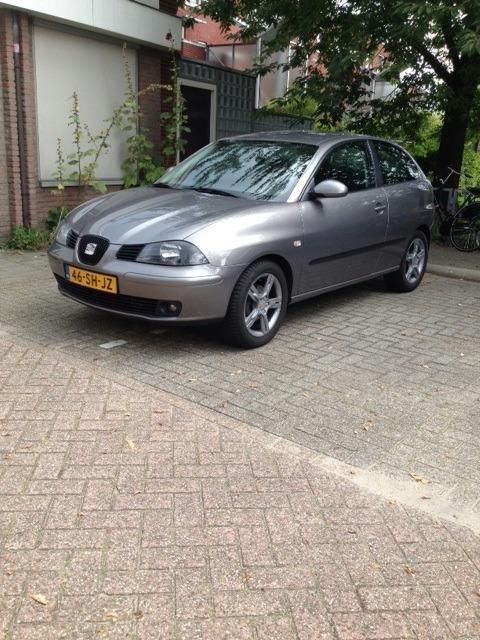 Seat Ibiza 1.4 16V 55KW STYLANCE 2006 Grijs. NIEUWE APK