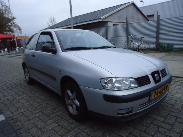 Seat Ibiza 1.4-16V S ( BWJR 2001),GRIJS