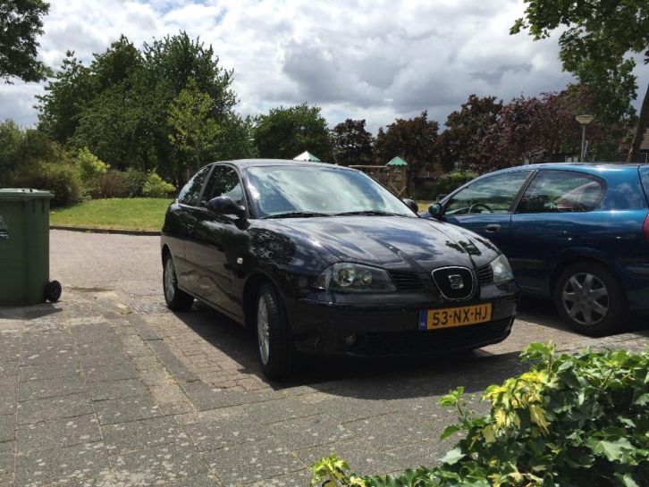 Seat Ibiza 1.4 16V Sport 55 KW  75 PK 2004 Zwart. Met Leder