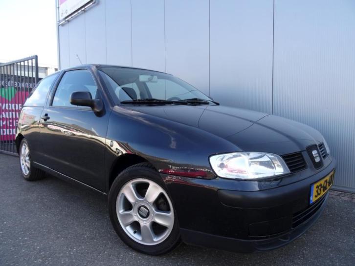 Seat ibiza 1.4 16v stella  zeer nette auto  zwart  2001