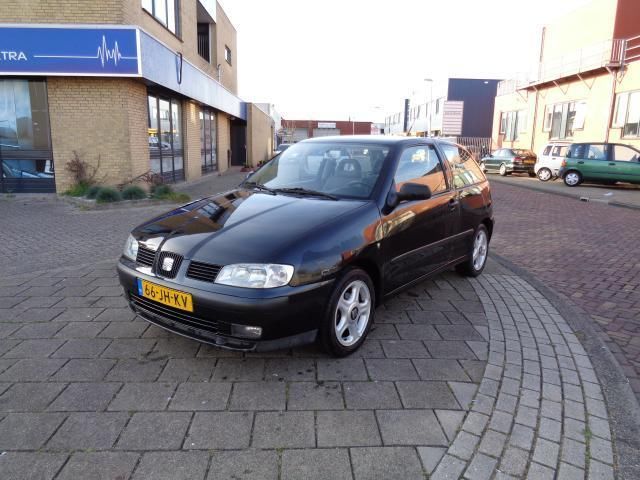 Seat Ibiza 1.4-16V Stella  Zwartmetalic 2002 Stuurbekrachti