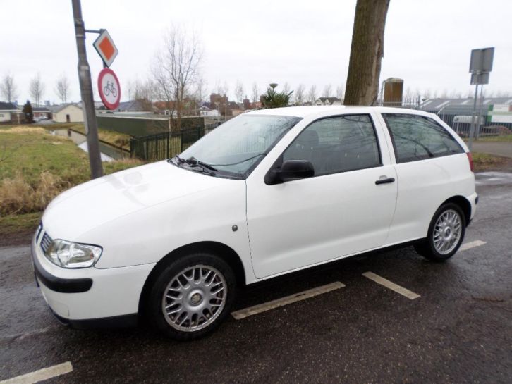 Seat Ibiza 1.4 44KW Bouwjaar 2000 Wit Metallic