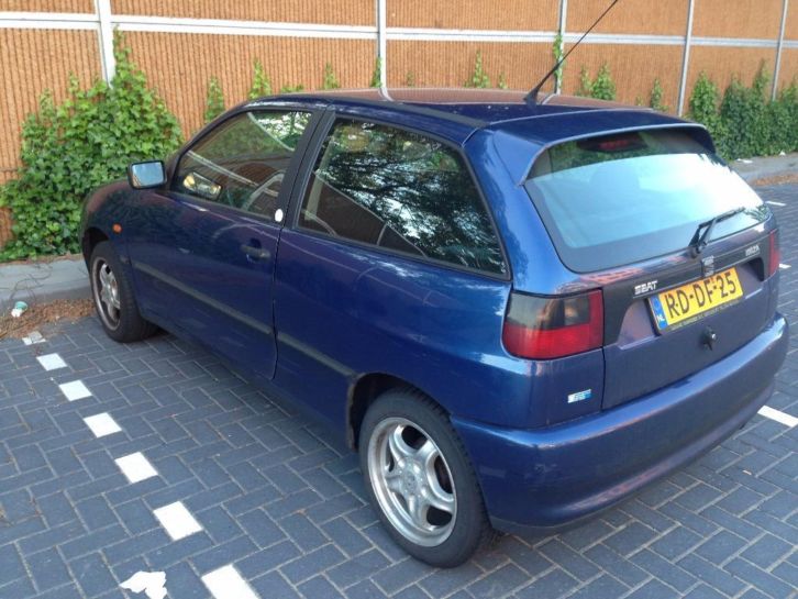 Seat Ibiza 1.6 55KW 1997 Blauw - met kapot koppeling.