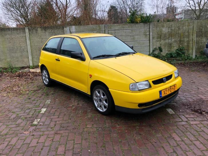 Seat Ibiza 1.6 55KW 1999 geel NAP NIEUWE APK 04-01-2020