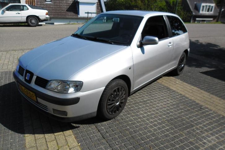 Seat Ibiza 1.6 55KW 2000 Grijs 3 DRS INRUILKOOPJE 