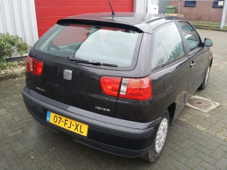 Seat Ibiza 1.6 Zwart (AUTO MOET WEG) DOE EEN BOD 