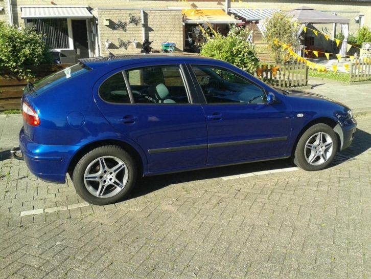 Seat Leon 1.4 16V 55KW 2002 Blauw