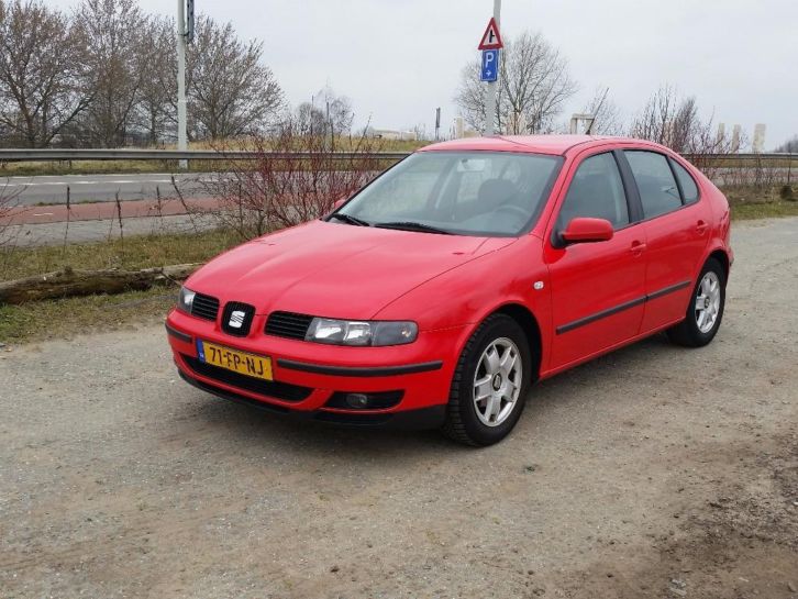 Seat Leon 1.6 74KW 2000 Rood