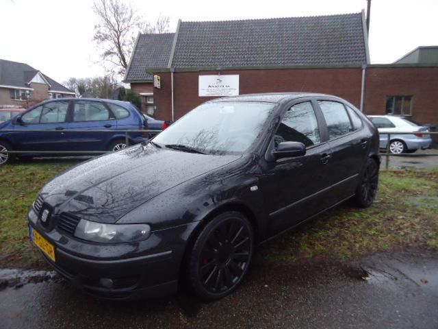 Seat Leon 1.6 77KW 2001 Zwart airco nette auto km 197.500