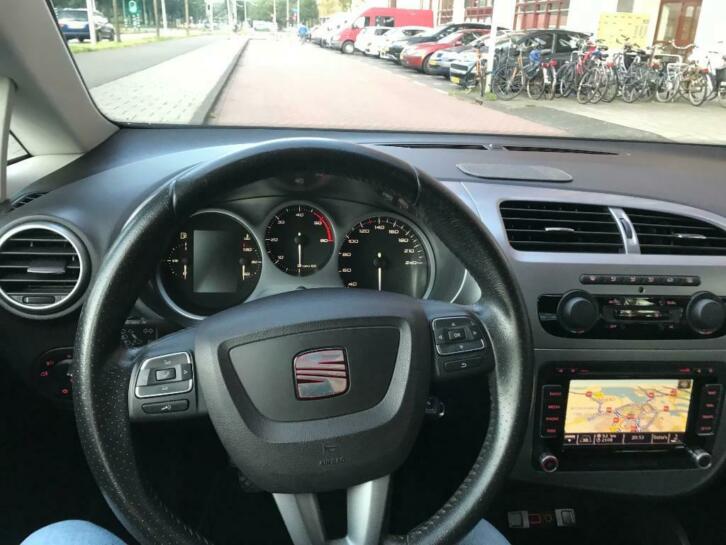 Seat Leon 1.6 TDI 2011 NaviMF StuurParkeersensorINRUIL