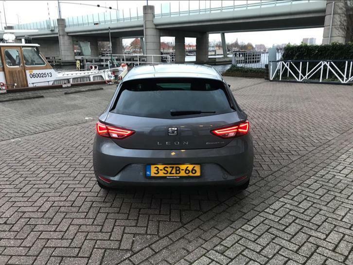 Seat Leon 1.6 TDI 2013 Grijs LEREN BEKLEDING 