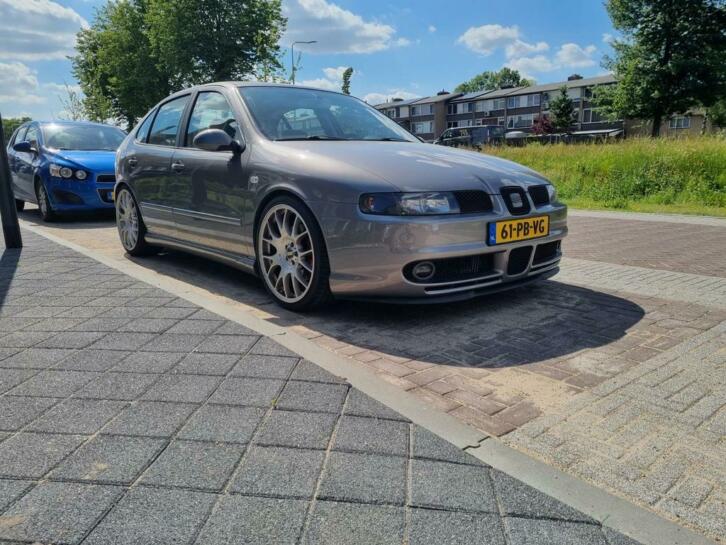 Seat Leon 1.8 20VT 132KW 2004 Grijs top sport