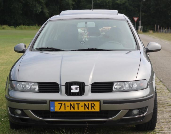  Seat Leon 1.9 TDI 81 KW 2004 Grijs 