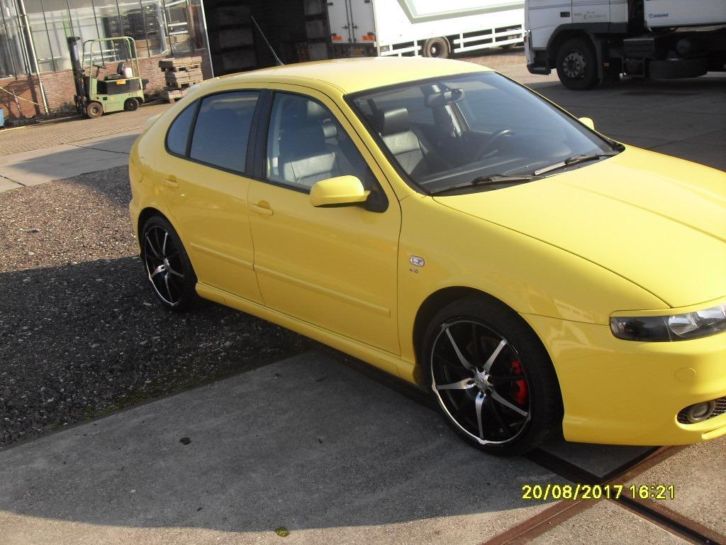 Seat Leon 2.8 V6 150KW 4WD 2002 Geel