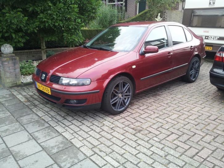 Seat Toledo 1.6 74KW 2000 Rood 