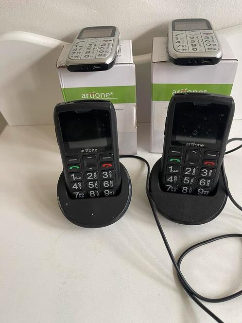 Senioren telefoon 4 x waarvan 2 dual sim uitgevoerd Compleet
