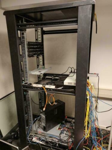 Serverrek rack 42U 19 inch profiel voor serversswitches