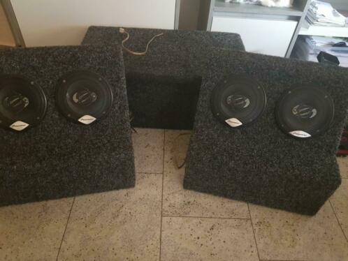 Set kisten met speakers en een versterker te koop