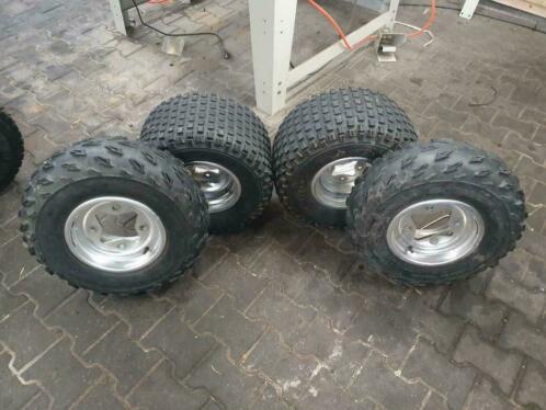 Set orginele Suzuki ltz 400 banden met velg