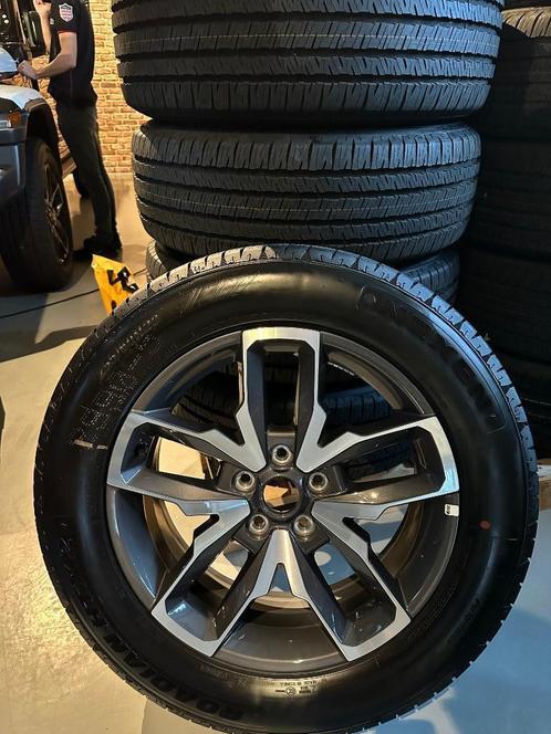 set splinternieuwe 20 inch Jeep Wrangler velgen.