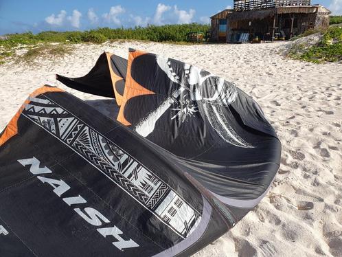 Set van 2 Naish Pivot 2021 Limited Edition  8m  10m