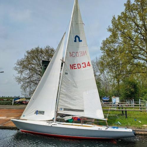 Setje zeilen voor een Soling