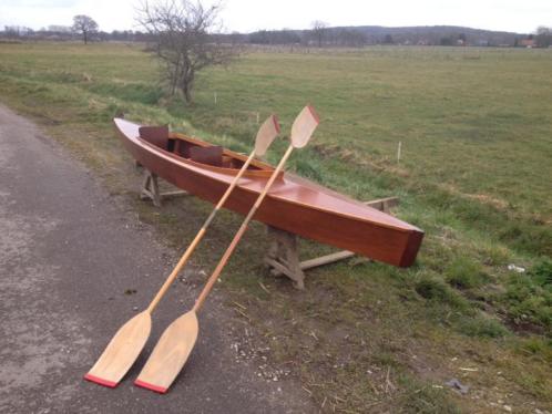 Sfeervolle klassieke houten kano jaren 70