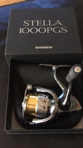 Shimano Stella 1000PGSI nieuw in doos met lichte lakschade