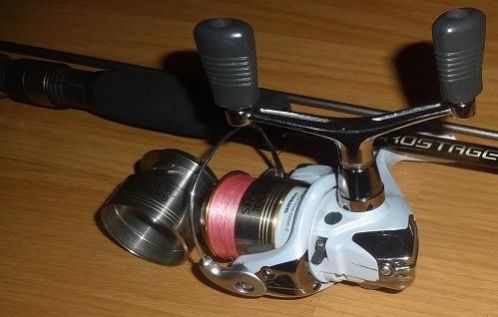 Shimano Stradic 1000FB  Spiderwire Code red