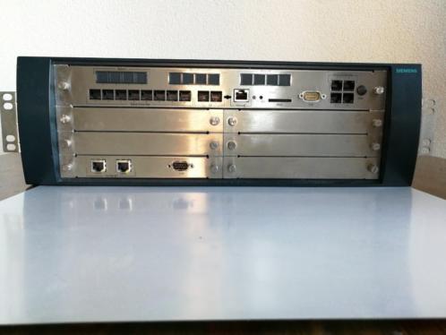 Siemens ISDN centrale met 8 aansluitingen en 2 toestellen