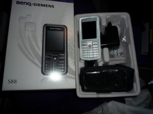 Siemens S88 mobiele telefoon in doos met toebehoren.