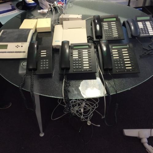 Siemens telefooncentrale met 5 toestellen en antwoordapp 