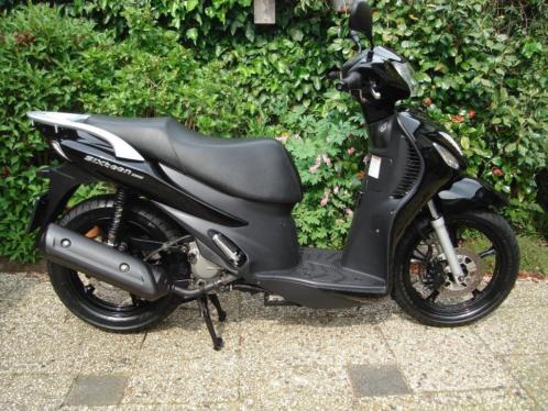 Sixteen 150, mooie zuinige scooter,b.j.2012. 1750,- euro.