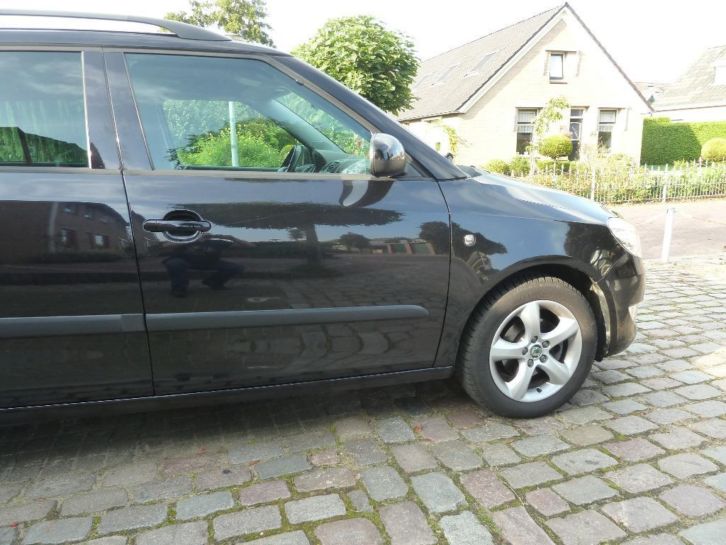 Skoda Fabia 1.2 TDI 55KW Combi 2010 Zwart