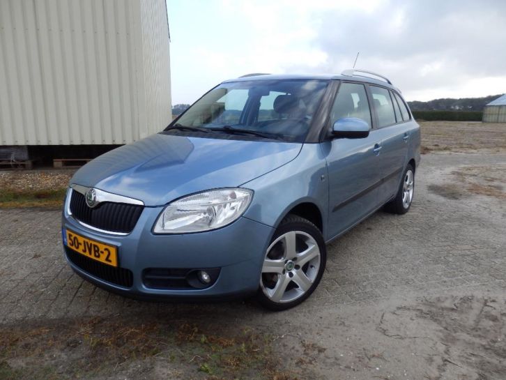 Skoda Fabia 1.4 16V 63KW Combi 2009 Blauw metallic