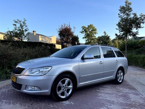 Skoda Octavia 1.2 TSI Combi 2012 Grijs Metallic