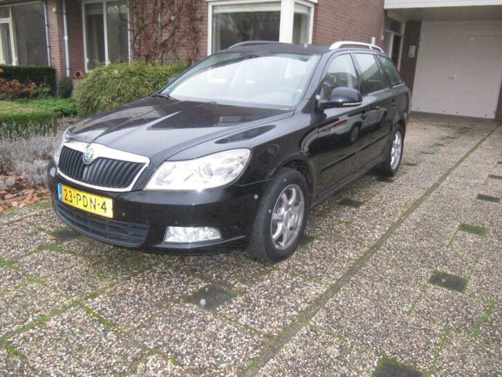 Skoda Octavia 1.4 TSI Combi AUT 2011 Zwart