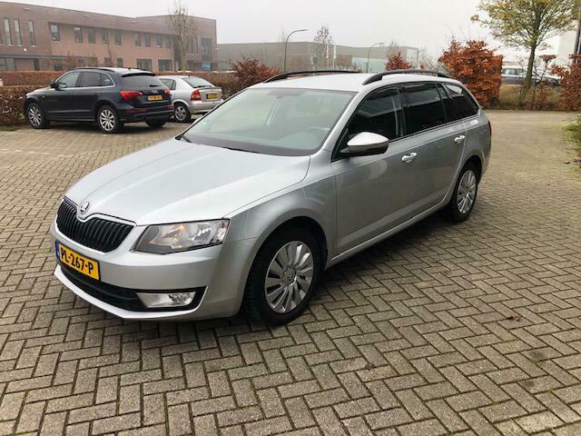 Skoda Octavia 1.6 TDI 77KW Combi 2015 Grijs