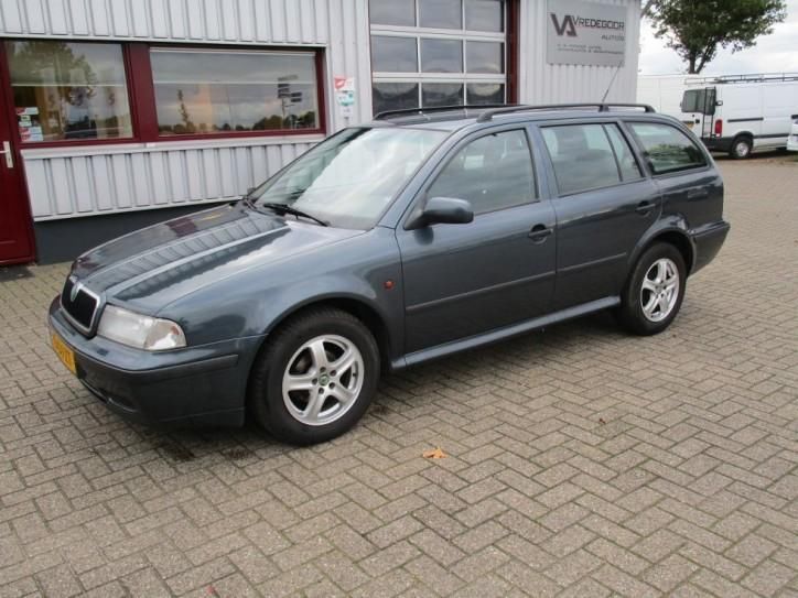 Skoda Octavia 1.6i combi airco (bj 1999)