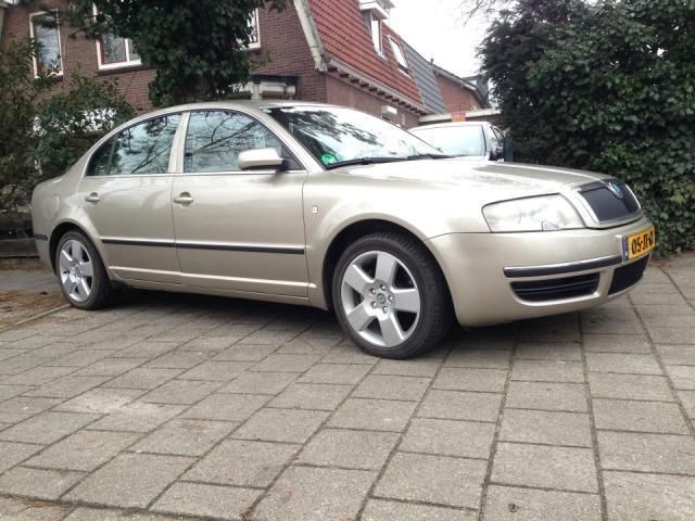 Skoda Superb 2.5 V6 TDI Elegance ZEER MOOIE AUTOMAAT