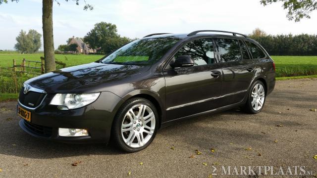 Skoda Superb Combi 1.6 tdi groot navigatie pdc cd wisselaar extra winterbanden set btw aftrekbaar 