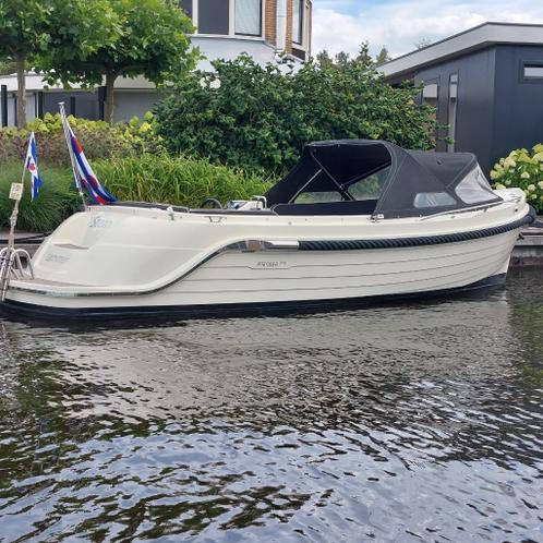 Sloep Interboat Intender 640 met Boegschroef