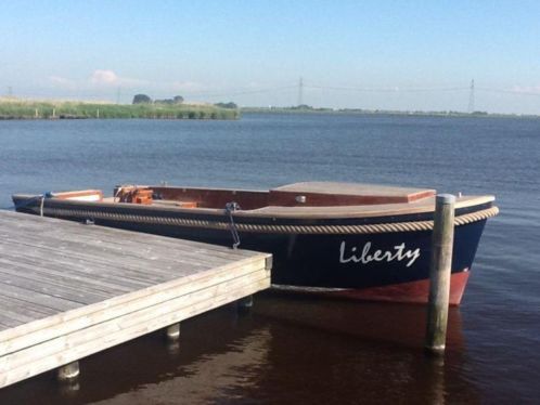 Sloep met slaapplaats voor 2 personen toilet en koelkast