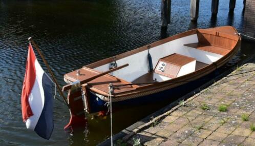 Sloep polyester met houten opbouw, boot diesel afdekzeil