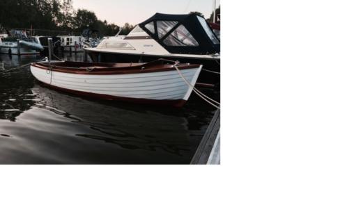 SLOEP UIT 1956 TEAKHOUT MET nieuwe MOTOR