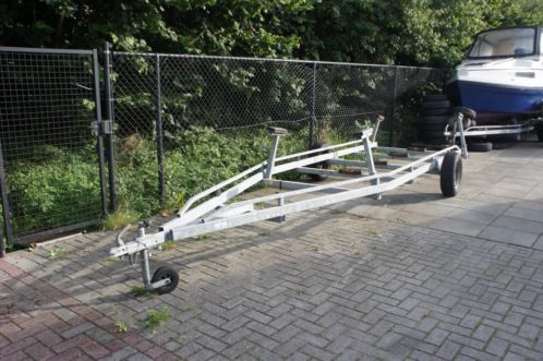 Sloepen trailer kielboot trailer voor stalling